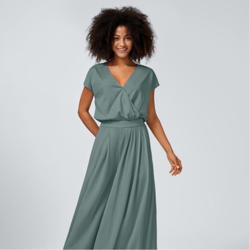 HALARA- V NECK SHORT SLEEVE SIDE POCKET-WIDE LEG FLOWY JUMPSUIT Size‎ XL